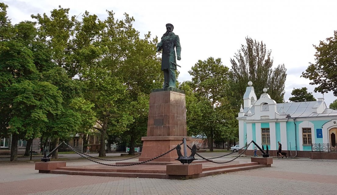 monument-to-admiral-makarov
