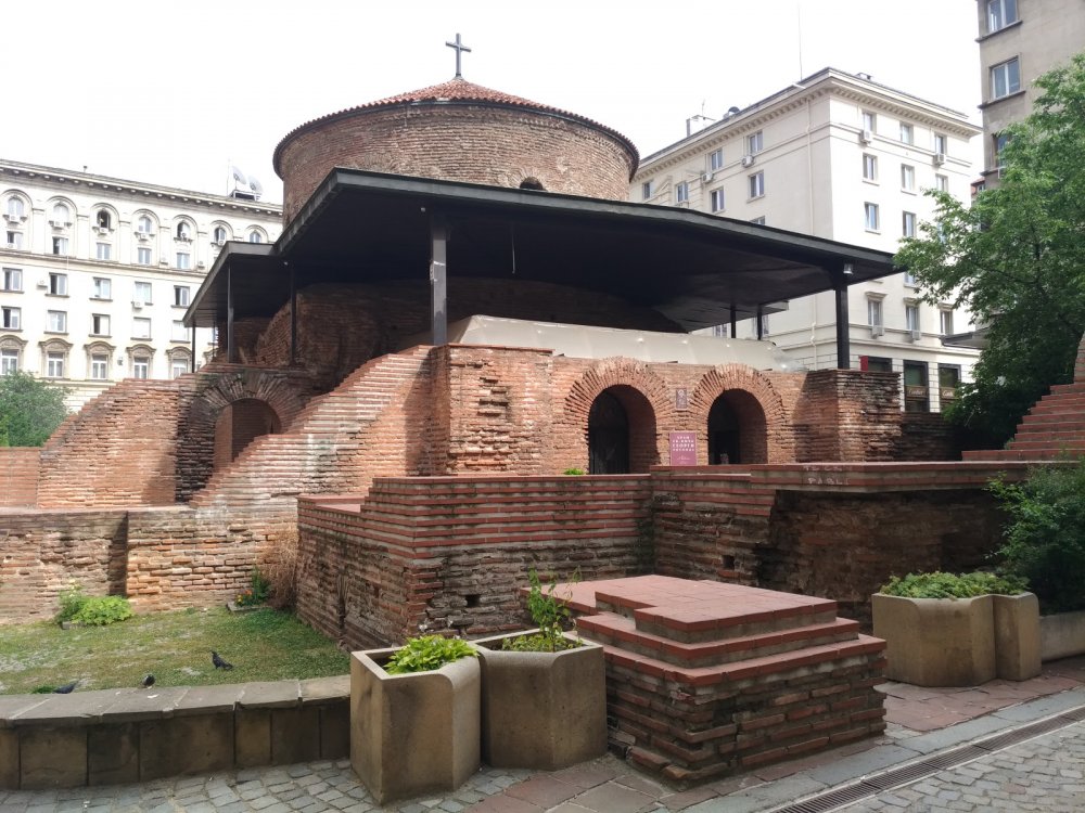 church-st-george-rotunda