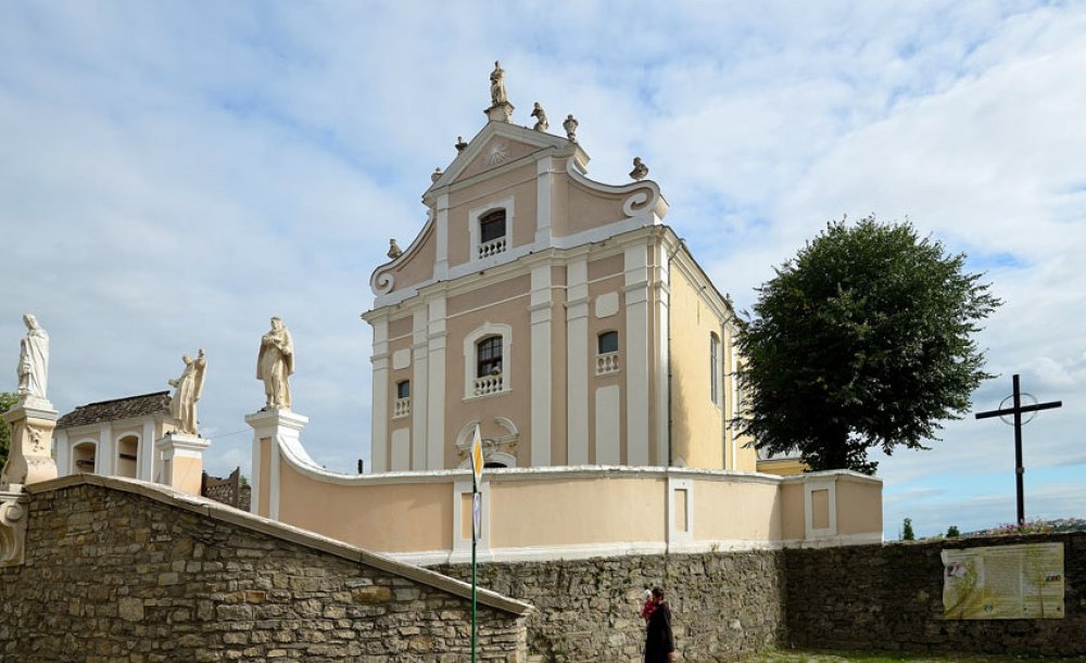kostel-svyatoyi-triytsi-trynitarskoho-monastyrya